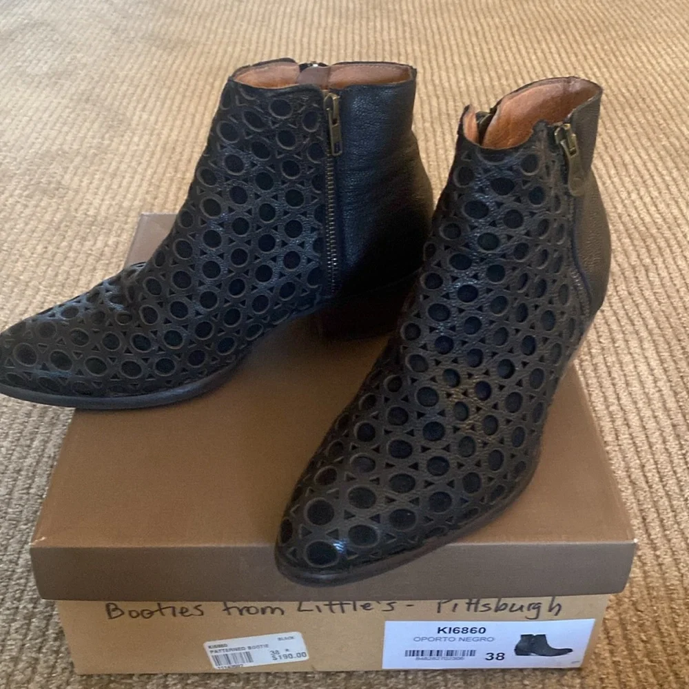 Black Patterned Size 38 Bootie from Spain - Picture 2 of 9